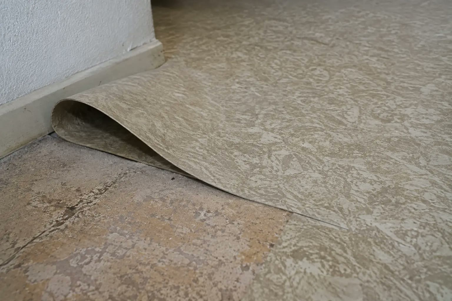 Vinylvloer — mogelijk asbesthoudend materiaal